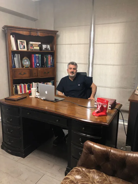Muayene odası ve çalışma masası