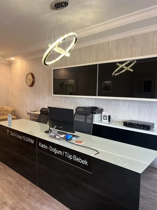 Muayenehane karşılama bankosu