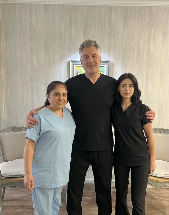 Op. Dr. Uzay Yıldırım ve ekibi